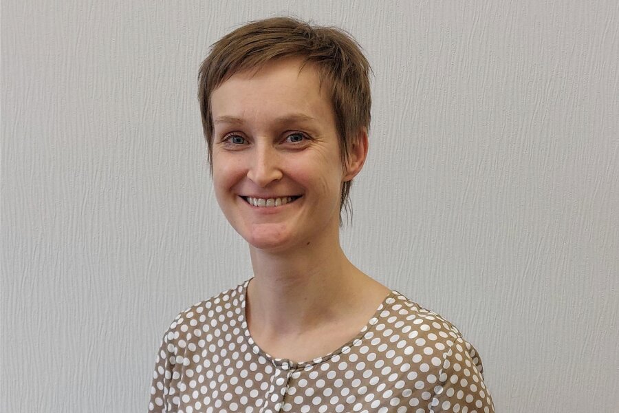 Blickpunkt Auge berät in Freiberg: Helfende Hand für Menschen mit Seheinschränkungen - Sarah Smitkiewicz ist seit 2021 Koordinatorin für Blickpunkt Auge in Sachsen. Sie berät auch selbst Betroffene.