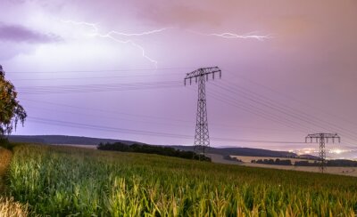 Blitze erhellen Abendhimmel über Zwönitz - 