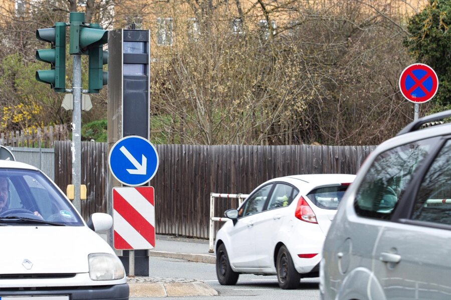 Blitzer-Bilanz in Plauen: Wo es Autofahrer am häufigsten erwischt - Der Blitzer an der Kreuzung Chamissostraße/Reißiger Straße führt die Liste an: Nirgendwo sonst in Plauen wurden im vergangenen Jahr mehr Rotlichtverstöße registriert.