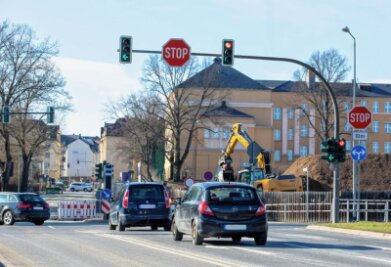 Blitzer in Plauen: Was jetzt für weiteren Ärger sorgt - Die Chamissostraße bleibt noch bis zum Ende der kommenden Woche zwischen Reißiger und Jößnitzer Straße für die Durchfahrt gesperrt. Trotz Beschilderung häufen sich ordnungswidrige Spurwechsel. 