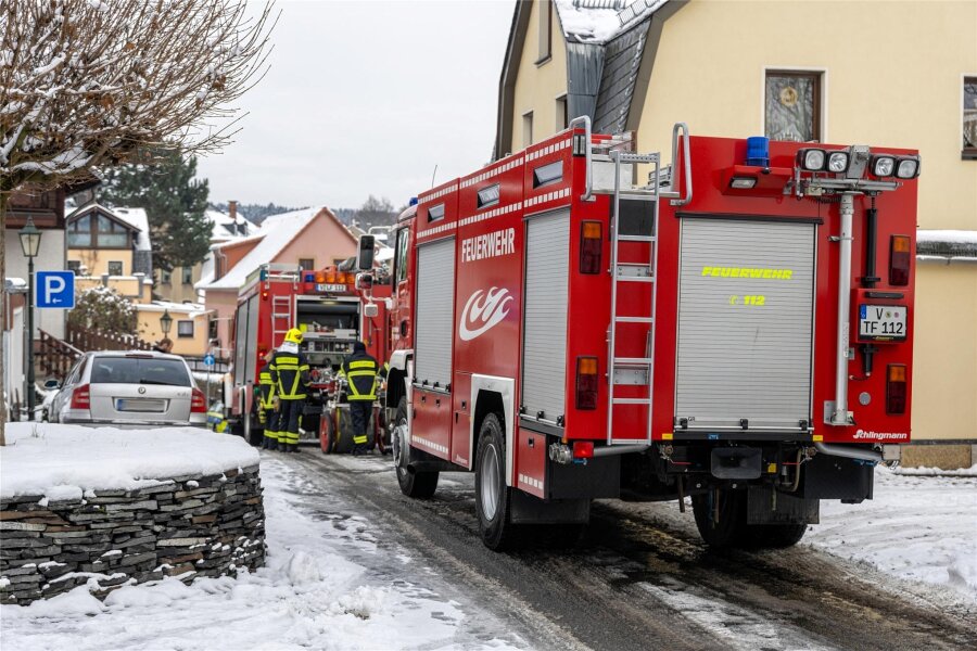 Blitzschnell reagiert: 15-Jähriger verhindert in Treuen einen Brand - Den herbeigerufenen Feuerwehren blieben nur noch Restlöscharbeiten.
