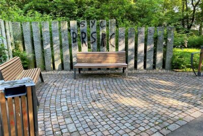 Blumen im Stadtpark Rodewisch rausgerissen - Auch Schmierereien im Rodewischer Park sind immer wieder Teil der Vandalismus-Taten.