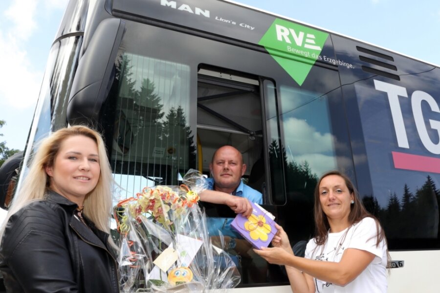 Blumen und Schokolade für den Schulbusfahrer - 