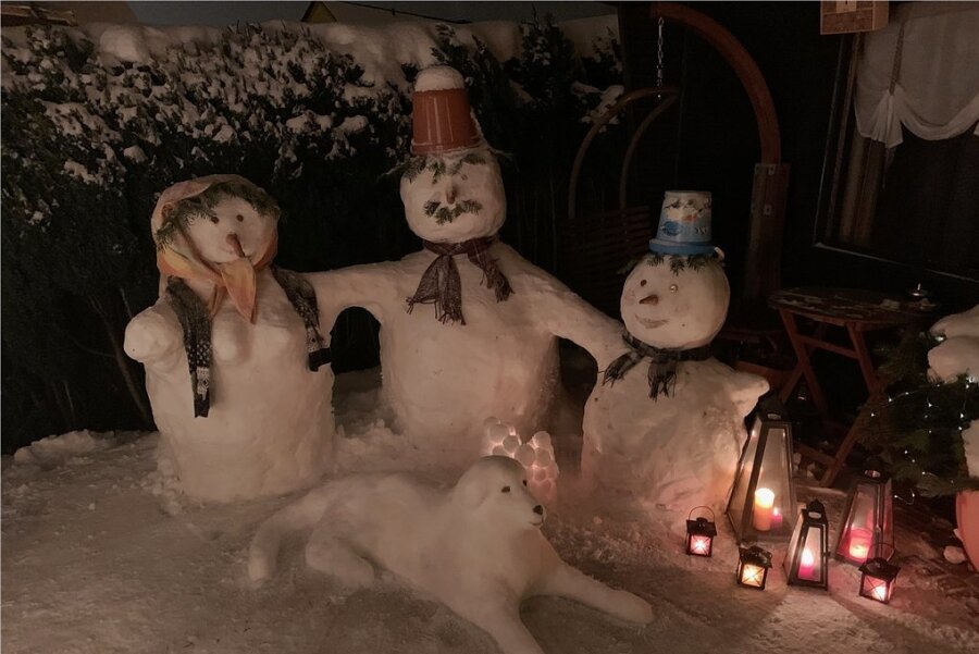 Viele verfolgten die "Freie Presse"-Aktion zu den Schneemann-Bildern mit Interesse. Oder sie beteiligten sich selbst, so wie die Kunerts aus Raschau mit ihrer Schneemannfamilie in weihnachtlicher Stimmung. 