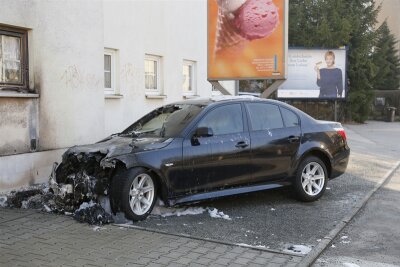 BMW ausgebrannt - Fassade verrußt - 