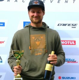 BMW-Cup geht nach Kottengrün - Pascal Lenz sicherte sich beim Saisonfinale auf dem Schleizer Dreieck den Gesamtsieg im BMW-Boxercup. 