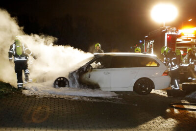 BMW geht in Flammen auf - 
