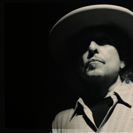 Bob Dylan live im Osten: Der Abschied des Propheten - Im Dunkel: Literaturnobelpreisträger Dylan gibt sich gern geheimnisvoll.