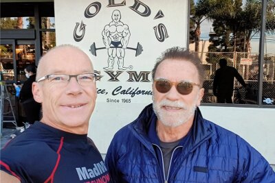 Bodybuilder aus Neukirchen bei Wettkampf in Amerika: Sogar Arnold Schwarzenegger wünscht Glück - Jens Berthold aus Neukirchen traf nach seinem Gewinn in Los Angeles auf Arnold Schwarzenegger, der ihm nun für den nächsten Titel die Daumen drückt. 