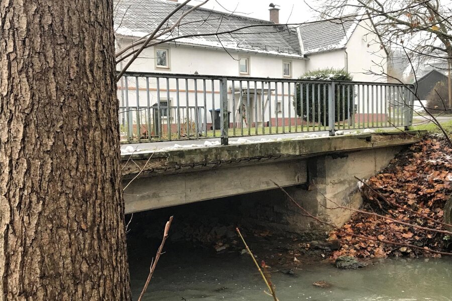 Bösenbrunn: Überraschender Fund zu sanierungsreifer Brücke - Die Gemeinde Bösenbrunn will die Triebelbachbrücke an der Mühlleithe in Bösenbrunn im Jahr 2025 sanieren.