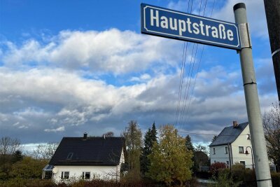 Bösenbrunn will doppelte Straßennamen abschaffen - In der Gemeinde Bösenbrunn gibt es seit fast 30 Jahren vier Hauptstraßen - darunter auch in Schönbrunn (Foto).