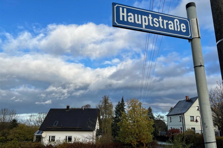 Bösenbrunn will doppelte Straßennamen abschaffen - In der Gemeinde Bösenbrunn gibt es seit fast 30 Jahren vier Hauptstraßen - darunter auch in Schönbrunn (Foto).
