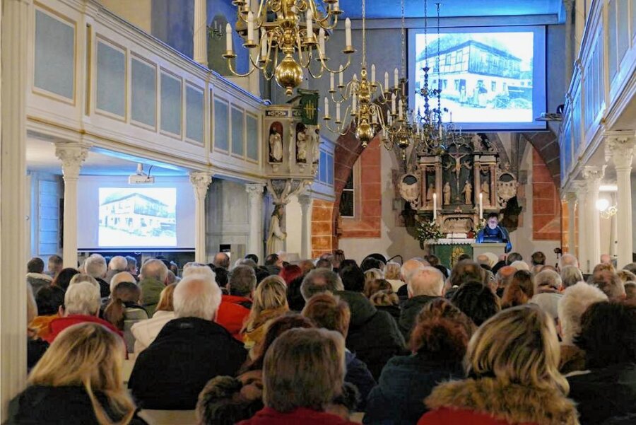 Bombardierung von Großolbersdorf: "Nie im Leben werde ich das vergessen" - Mehr als 300 Menschen waren am Freitagabend zur Gedenkveranstaltung in die Kirche Großolbersdorf gekommen. 