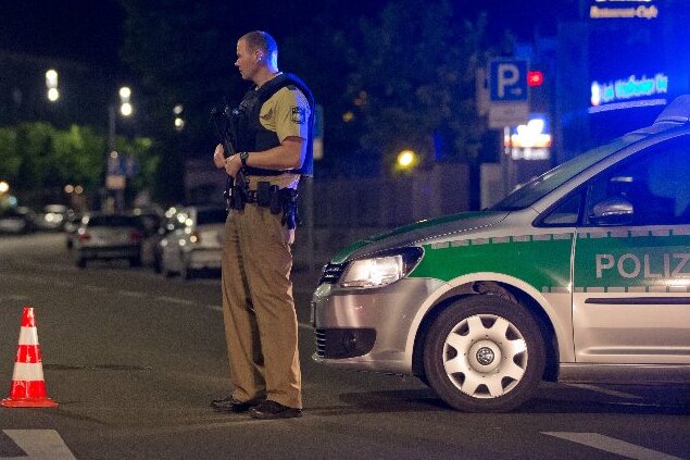 Bombe explodiert im fränkischen Ansbach - Täter stirbt - 