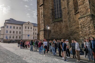 Bombendrohung an Schule in Annaberg - Die Schule oberhalb der Sankt-Annen-Kirche wurde evakuiert.