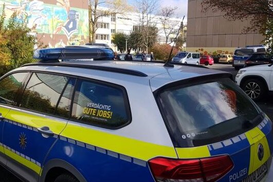 Bombendrohung in Plauen war offenbar Schülerstreich - Die Polizei ließ die beiden Plauener Schulen räumen.