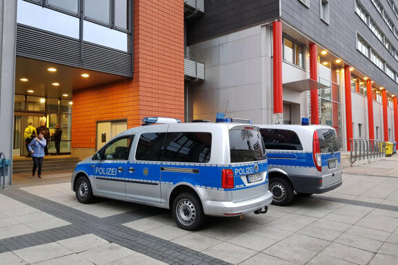 Bombendrohungen gegen Jugendamt - Tatverdächtige wieder auf freiem Fuß - Am Donnerstag war die sechste Bombendrohung innerhalb von vier Wochen gegen das Jugendamt Chemnitz ausgesprochen worden.