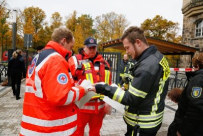 Bombenfund in Chemnitz: Evakuierung voraussichtlich gegen 21 Uhr abgeschlossen - 