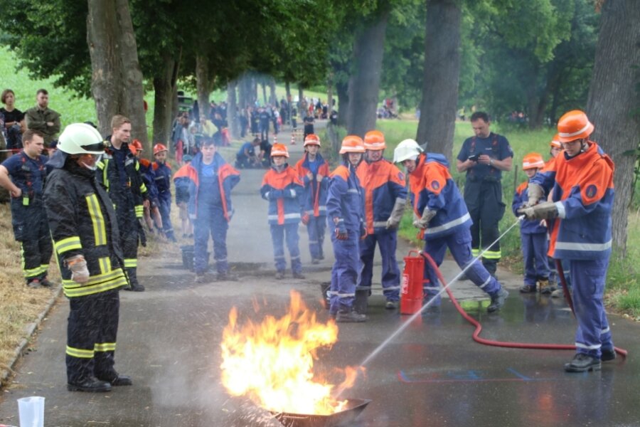 Borstendorfer Feuerwehr feiert mit vielen Gästen 
