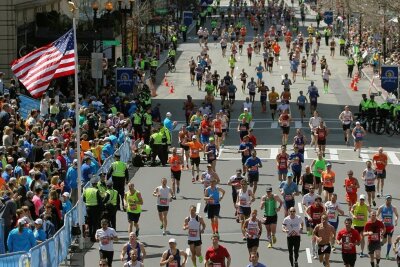 Boston-Marathon: Laufglück mit vielen Blasen - Auf der Zielgeraden: Läufer des Boston-Marathons 2014. 