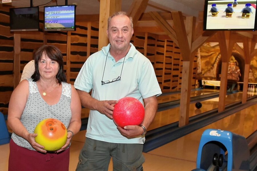 Bowling-Scheune in Klingenthal besteht seit 20 Jahren - Jürgen Müller führt mit seiner Frau Simone die Bowling-Scheune in Klingenthal. 