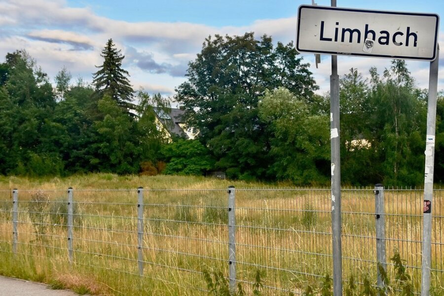 Brachfläche soll sich in Kulturlandschaft verwandeln - Über lange Zeit wuchs Gras auf dem Gelände der ehemaligen Aktienfärberei in Limbach-Oberfrohna. Doch nun gibt es neue Pläne für das Areal. Dabei geht es auch um die Aufwertung der Gegend. 