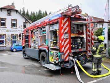 Brände in Geyer und Thalheim gelöscht - Hoher Schaden entstand bei einem Brand, der sich am Samstag bei Bauarbeiten in einer Gaststätte in Geyer ereignete. 