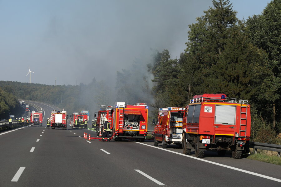 Brand an der A 4 - Auf der Autobahn 4 zwischen Berbersdorf und Siebenlehn ist es am Dienstag zu einem Brand gekommen.