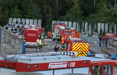 Brand auf Firmengelände in Gersdorf - 