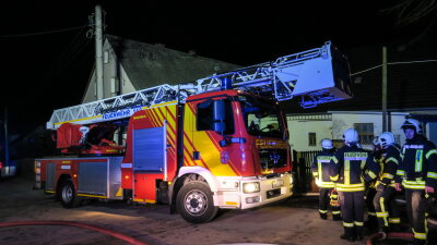 Brand eines Dreiseitenhofes in Wilkau-Haßlau - zwei Tote und zwei Verletzte - Ein Dreiseitenhof hat am Donnerstagmorgen in Culitzsch gebrannt.