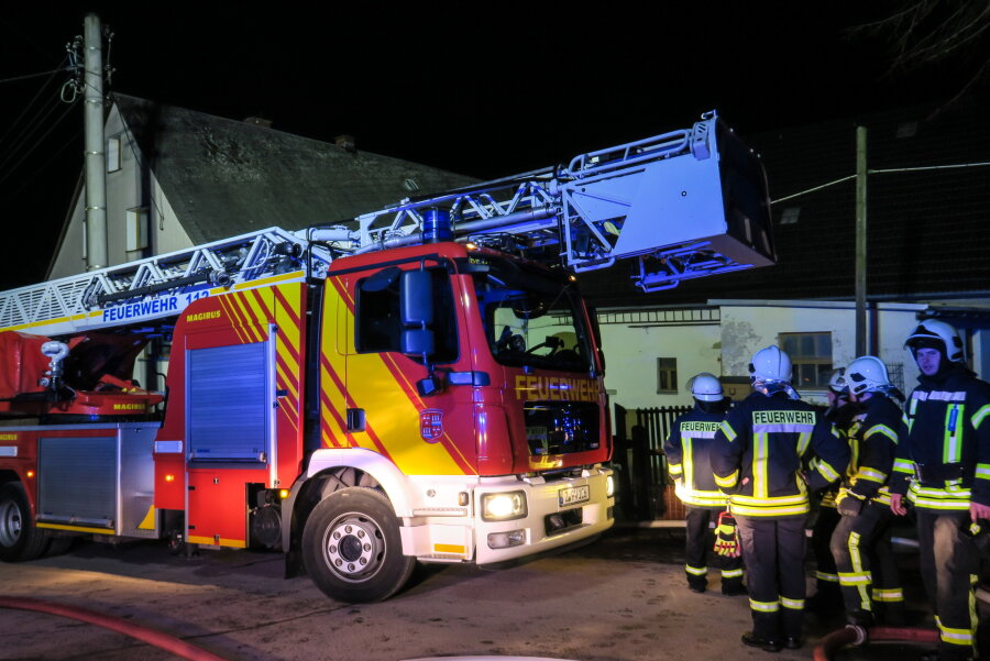Brand eines Dreiseitenhofes in Wilkau-Haßlau - zwei Tote und zwei Verletzte - Ein Dreiseitenhof hat am Donnerstagmorgen in Culitzsch gebrannt.