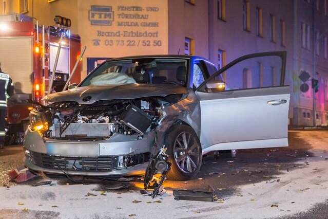 Brand-Erbisdorf: Zwei Verletzte bei Autounfall - 