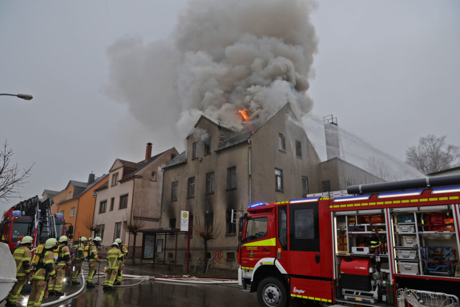 Brand in Abrissgebäude in Rußdorf gelöscht - 