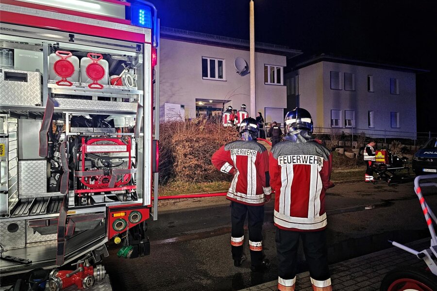 Brand in Crimmitschau: Wohnheim für Behinderte evakuiert - Die Feuerwehr war mit sieben Fahrzeugen am Einsatzort und konnte das Feuer innerhalb von 20 Minuten löschen.