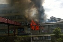 Brand in ehemaligem Fabrikgebäude - 