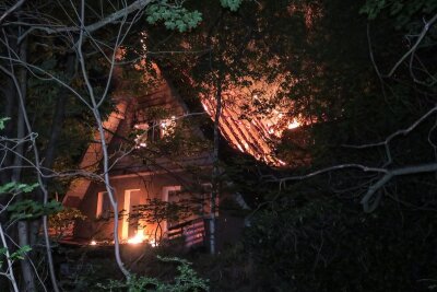 Brand in ehemaligem Kindergarten in Lößnitz - 