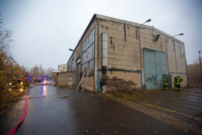 Brand in einer leerstehenden Freiberger Fabrik - Feuerwehreinsatz an einer leerstehenden Fabrik in Freiberg
