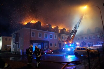 Brand in geplanter Asylunterkunft in Bautzen - Gaffer freuen sich über Feuer - 