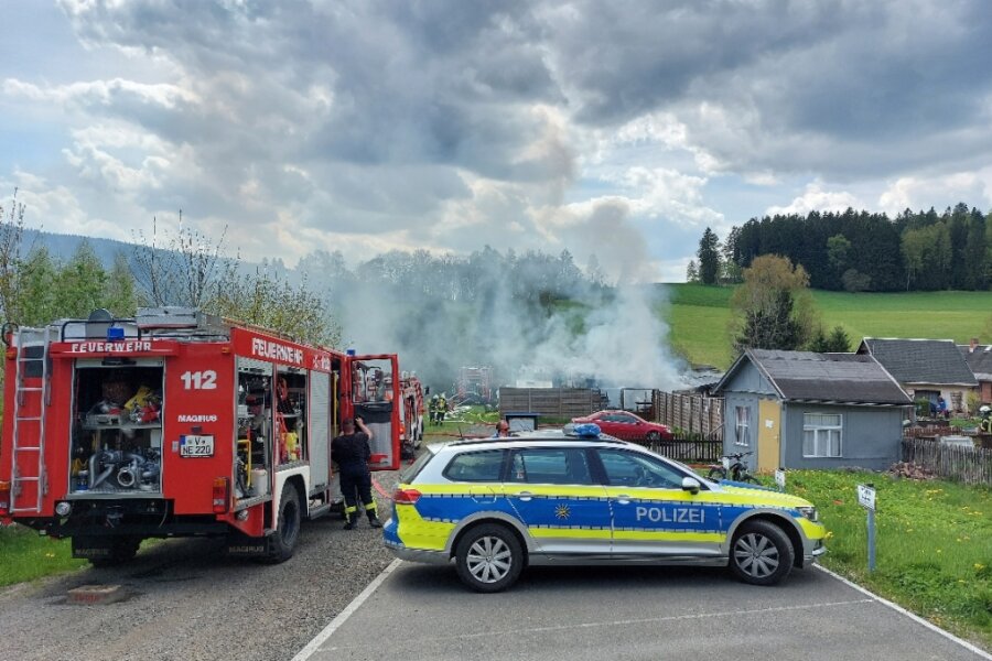 Brand in Klingenthal: Feuerwehr rückt zu Kleingartenanlage aus