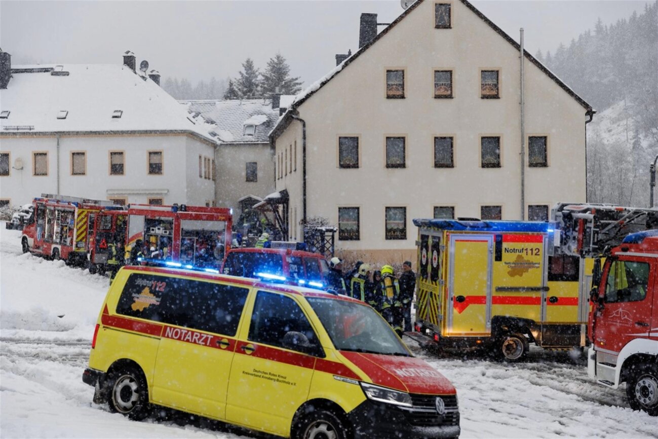 Schock Im Erzgebirge Sek Stürmt Einfamilienhaus Die Hintergründe - qtb24j4