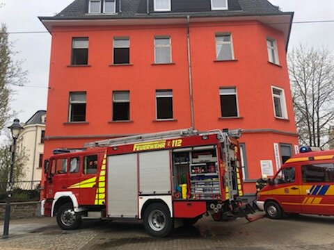 Brand in Mehrfamilienhaus in Zwickau - Das betroffene Haus.