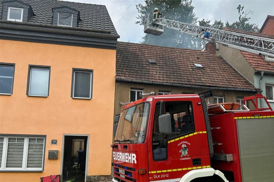 Brand in Penig: Ein Kind und zwei Erwachsene verletzt - In Penig brannte es in einer Wohnung. Drei Personen wurden verletzt.