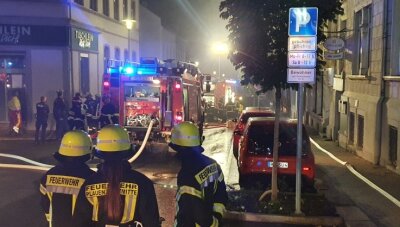 Brand in Plauens Innenstadt - Auf dem unteren Teil der Forststraße, zwischen Stresemann- und Rädelstraße, brannte es in einem Hinterhof. 
