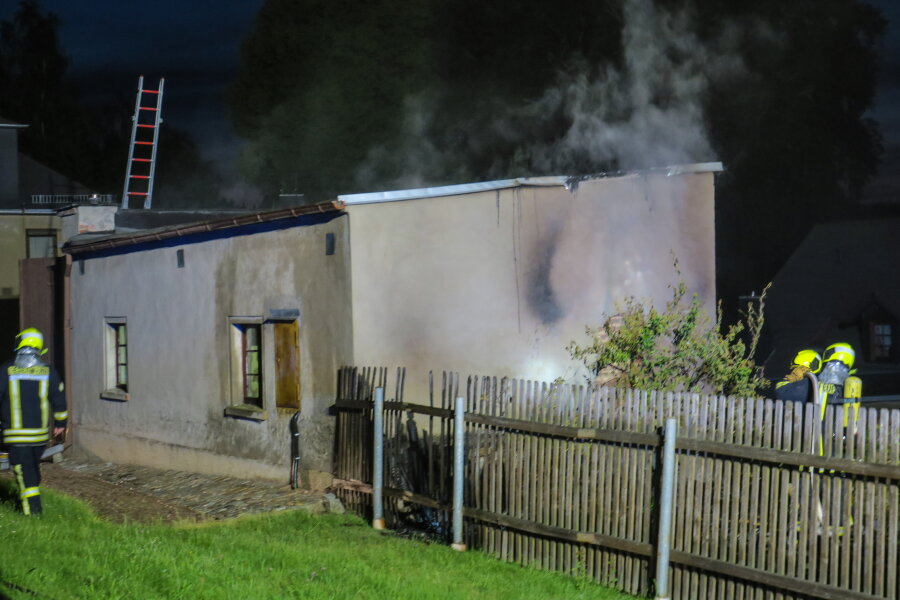 Brand in Schneeberg - Die Garage wurde bei dem Brand stark beschädigt.