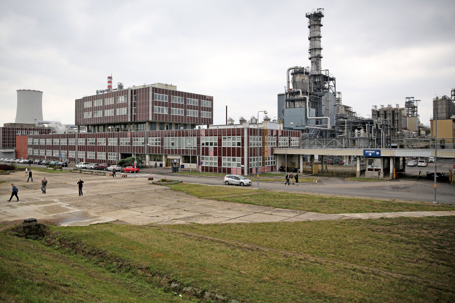 Brand in tschechischer Chemiefabrik - Das Chemieunternehmen Unipetrol im Industriegebiet Litvino (Tschechien).