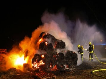 Brand vernichtet 60 Strohballen - 