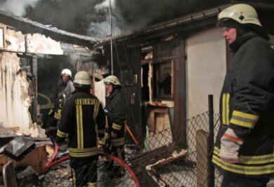 Brand verwüstet in der Nacht Marienberger "Radieselschänke" - Feuerwehren aus Marienberg, Gebirge und Lauterbach haben in den Morgenstunden am Mittwoch den Brand in der "Radieselschänke" gelöscht.