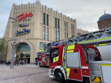 Brandmelder löst aus: Galerie "Roter Turm" in Chemnitz evakuiert - 