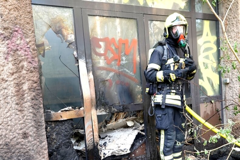 Einer von zehn Brandorten am Donnerstagabend in Chemnitz: Gegen 18 Uhr war an der Altchemnitzer Straße 13 auf einer Industriebrache ein Brand ausgebrochen. 
