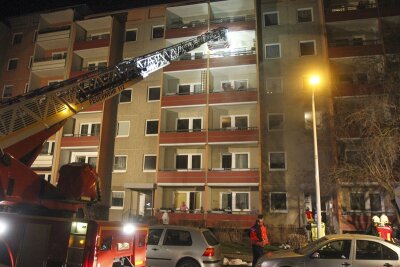Brandstifter zündelt in Zwickau - acht Verletzte - Ein unbekannter Brandstifter hat am Montagabend den Keller eines Mehrfamilienhauses an der Dortmunder Straße in Zwickau in Brand gesteckt.